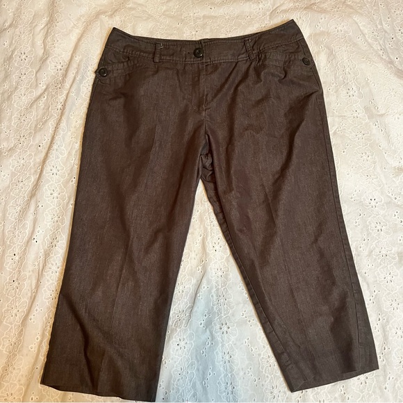 Larry Levine Brown Capris - Picture 1 of 3
